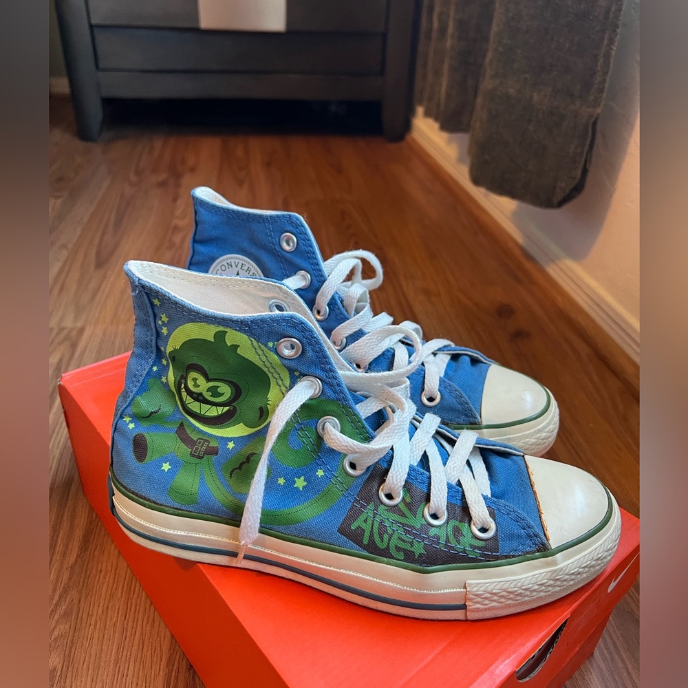 Rare All Stars Converse like new 5.5M, 7.5W